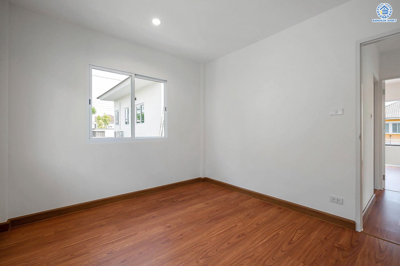 บ้านมือสองตกแต่งใหม่ โครงการ ชวนชื่นโมดัส ราชพฤกษ์-ท่าอิฐ เนื้อที่กว่า 57.8 ตร.ว. พร้อมฟังก์ชัน 3 ห้องนอน 2 ห้องน้ำ จอดรถได้ 2 คัน บนทำเลศักยภาพ เชื่อมต่อถนนรัตนาธิเบศร์ และถนนราชพฤกษ์ ทำเลใจกลาง 2 เซ็นทรัล ใกล้รถไฟฟ้า "สถานีบางรักน้อยท่าอิฐ"